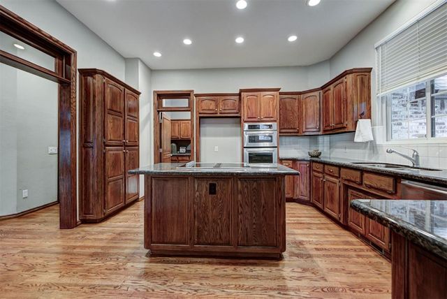 917 Fox Lake Lane, Edmond, OK 73034
