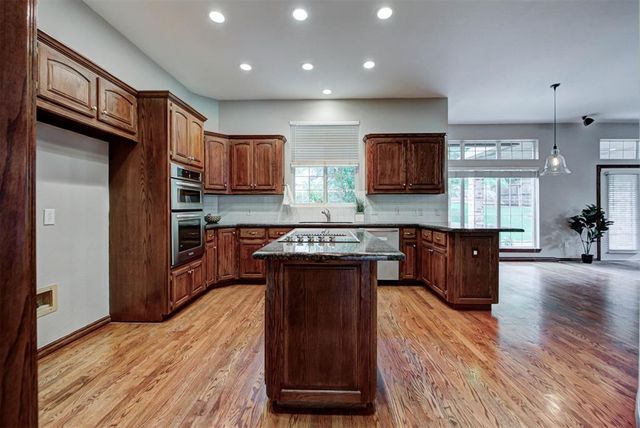 917 Fox Lake Lane, Edmond, OK 73034