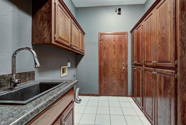 917 Fox Lake Lane, Edmond, OK 73034