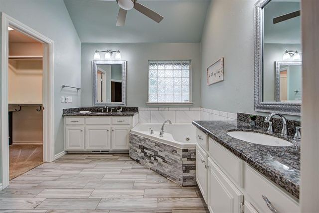 917 Fox Lake Lane, Edmond, OK 73034