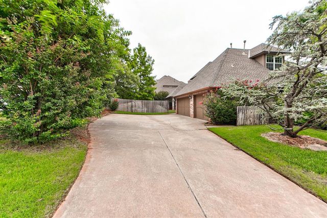 917 Fox Lake Lane, Edmond, OK 73034