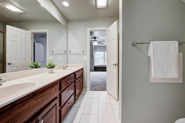 917 Fox Lake Lane, Edmond, OK 73034
