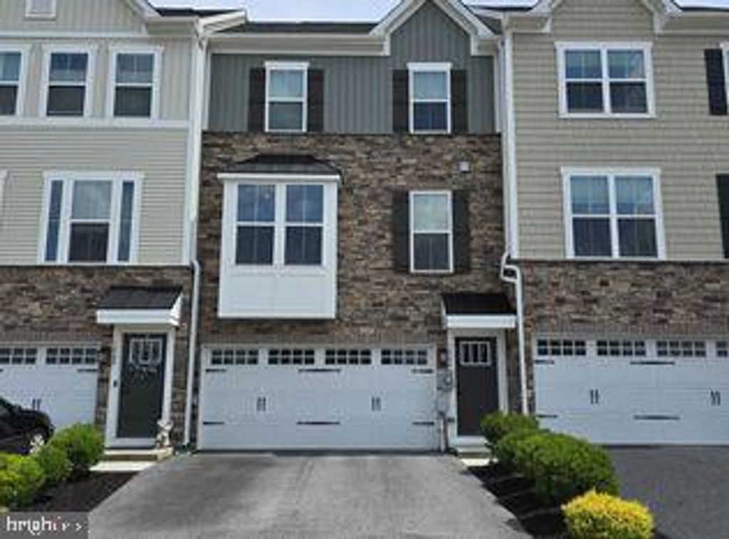 1016 ROSECROFT LN #8, York, PA 17403