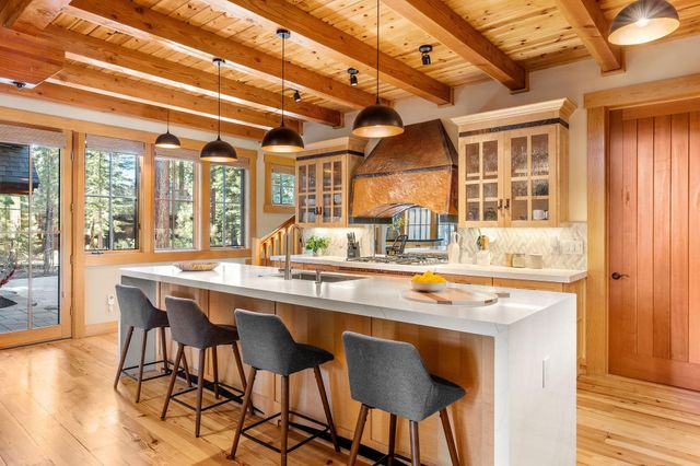 8455 Lahontan Drive, Truckee, CA 96161