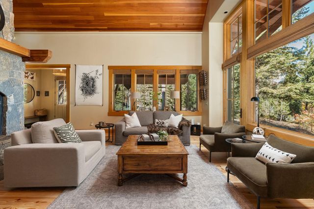 8455 Lahontan Drive, Truckee, CA 96161