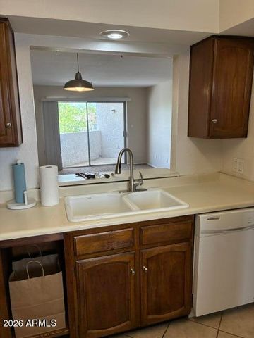 7494 E EARLL Drive 310, Scottsdale, AZ 85251
