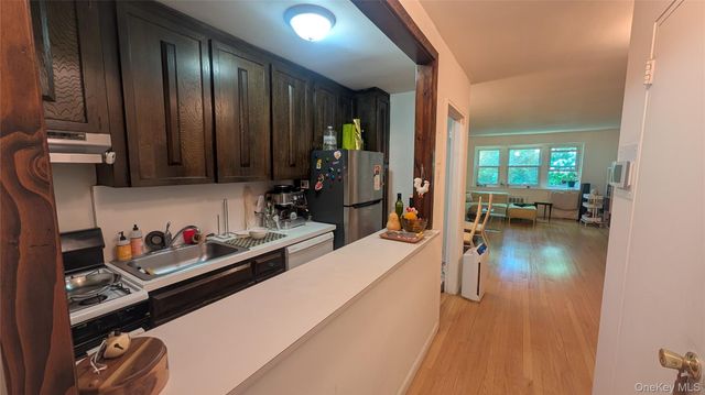 30 Pearsall Avenue N 3P, Glen Cove, NY 11542