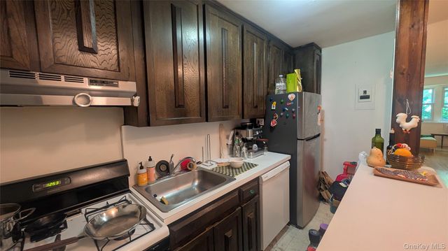 30 Pearsall Avenue N 3P, Glen Cove, NY 11542