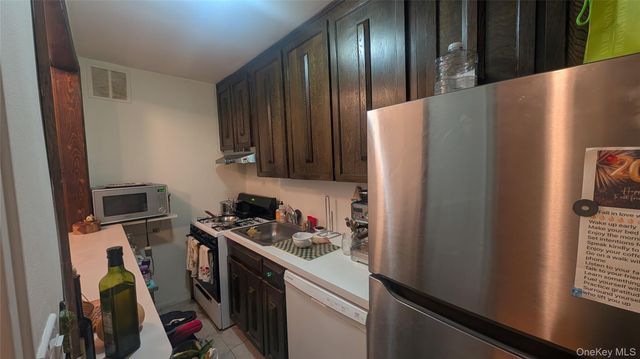 30 Pearsall Avenue N 3P, Glen Cove, NY 11542