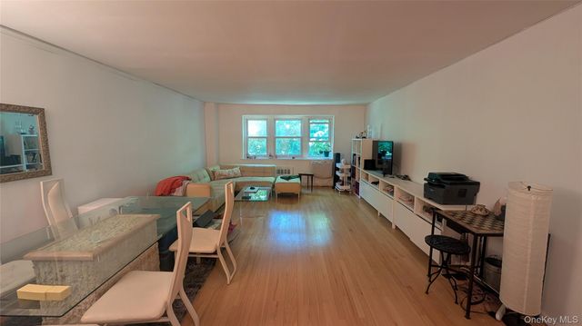 30 Pearsall Avenue N 3P, Glen Cove, NY 11542