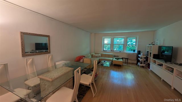 30 Pearsall Avenue N 3P, Glen Cove, NY 11542