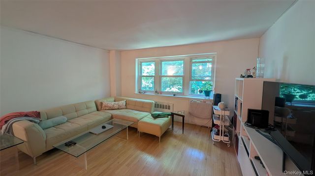 30 Pearsall Avenue N 3P, Glen Cove, NY 11542