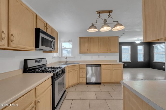 5417 COLIN POWELL Avenue, El Paso, TX 79934