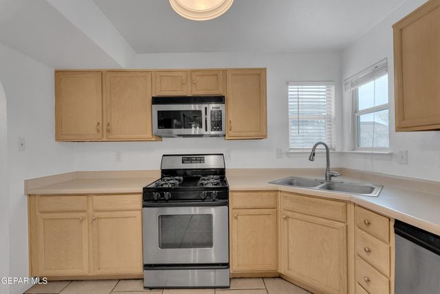 5417 COLIN POWELL Avenue, El Paso, TX 79934