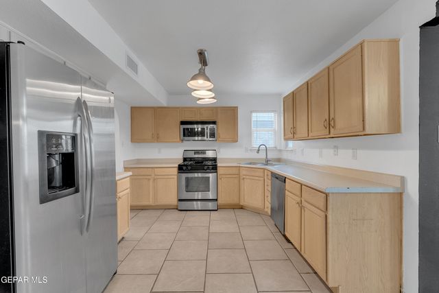 5417 COLIN POWELL Avenue, El Paso, TX 79934