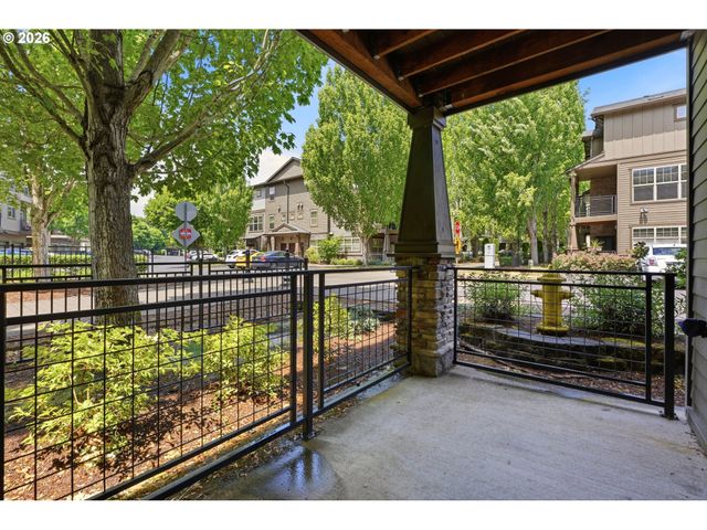627 Ne GARSWOOD Ln, Hillsboro, OR 97006