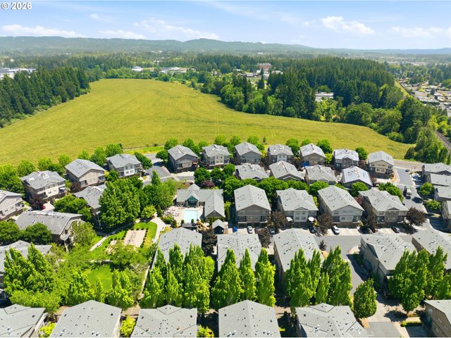 627 Ne GARSWOOD Ln, Hillsboro, OR 97006