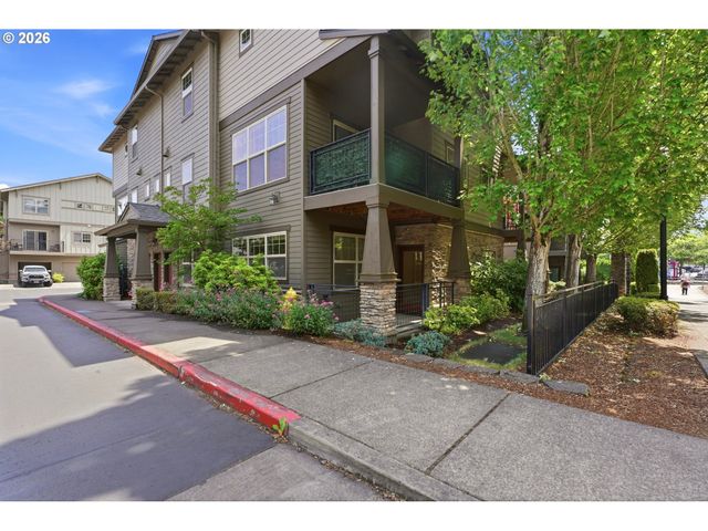 627 Ne GARSWOOD Ln, Hillsboro, OR 97006