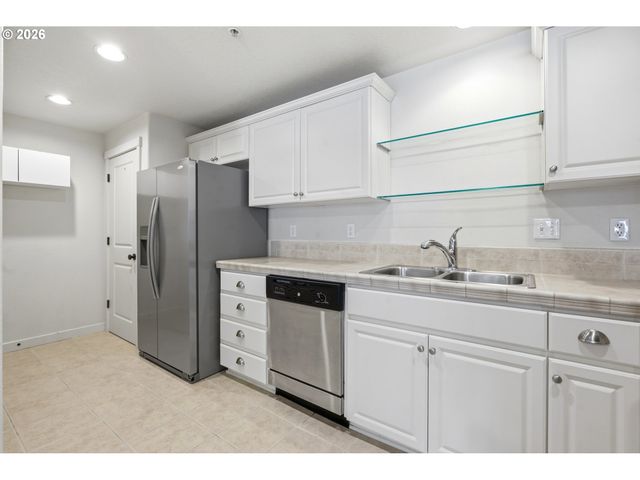 627 Ne GARSWOOD Ln, Hillsboro, OR 97006