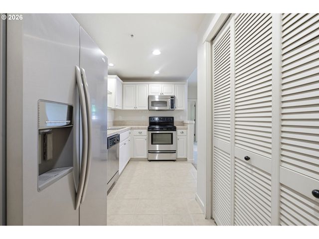 627 Ne GARSWOOD Ln, Hillsboro, OR 97006