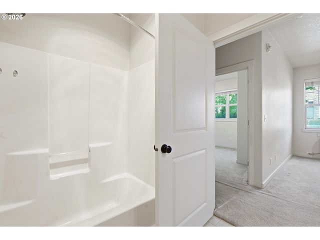 627 Ne GARSWOOD Ln, Hillsboro, OR 97006