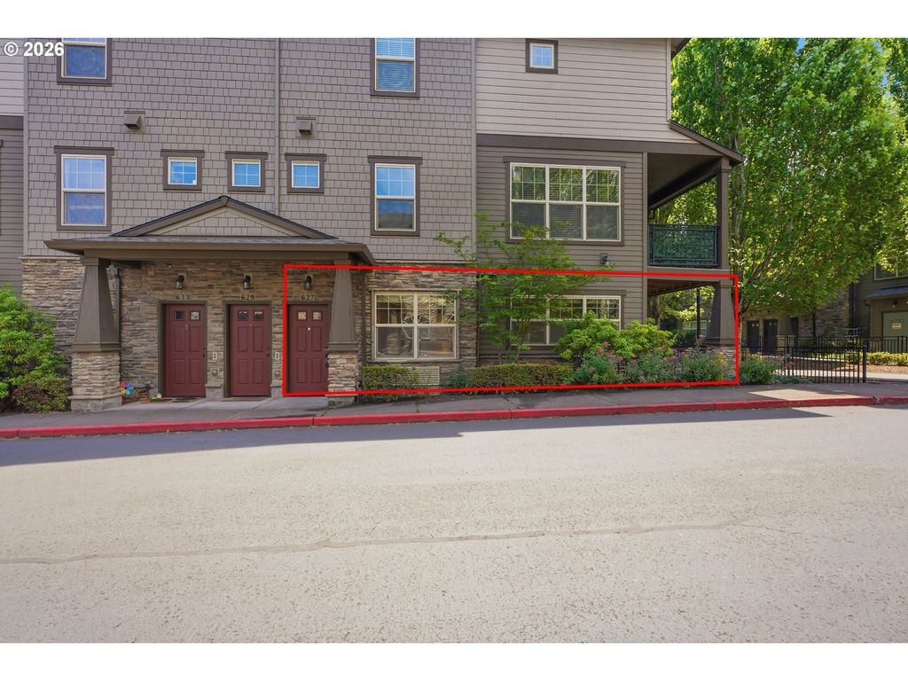 627 Ne GARSWOOD Ln, Hillsboro, OR 97006