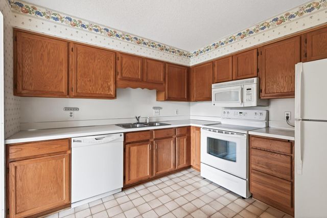 2638 Lake Court Drive 30, Mounds View, MN 55112