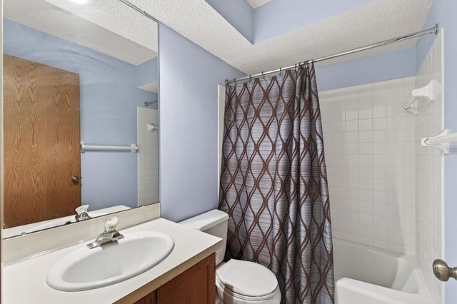2638 Lake Court Drive 30, Mounds View, MN 55112