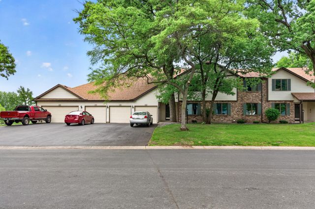 2638 Lake Court Drive 30, Mounds View, MN 55112