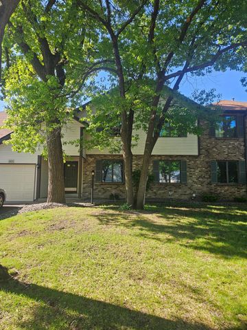 2638 Lake Court Drive 30, Mounds View, MN 55112