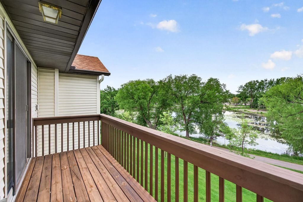 2638 Lake Court Drive 30, Mounds View, MN 55112