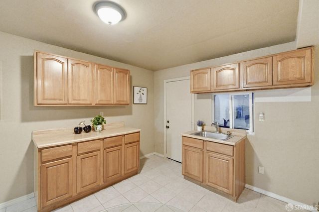 462 bellevue Avenue, Daly City, CA 94014