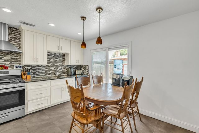 7718 Laurie Way, Sacramento, CA 95832