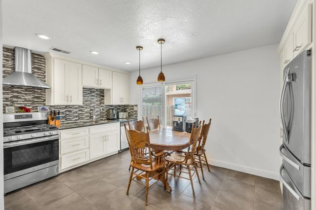 7718 Laurie Way, Sacramento, CA 95832