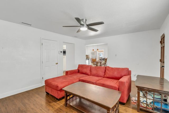 7718 Laurie Way, Sacramento, CA 95832