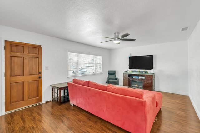 7718 Laurie Way, Sacramento, CA 95832