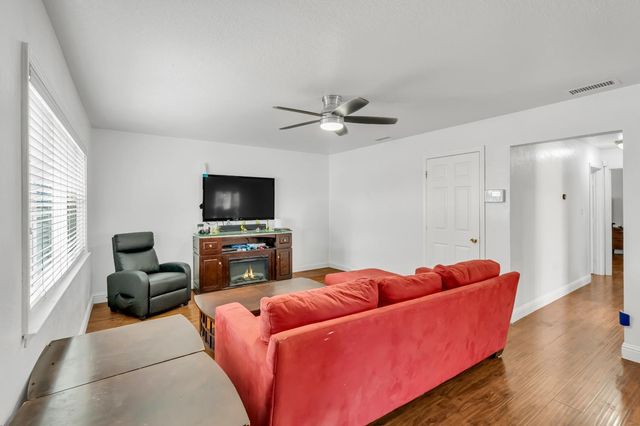 7718 Laurie Way, Sacramento, CA 95832