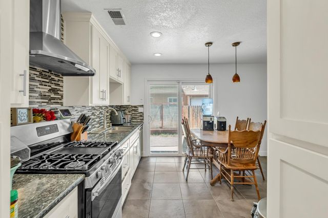 7718 Laurie Way, Sacramento, CA 95832