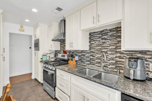 7718 Laurie Way, Sacramento, CA 95832