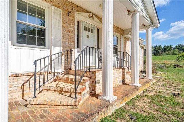 1547 Kings Store RD NE, Check, VA 24072