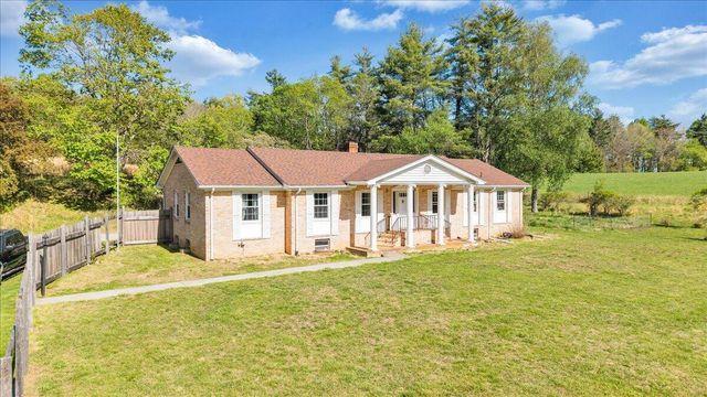 1547 Kings Store RD NE, Check, VA 24072