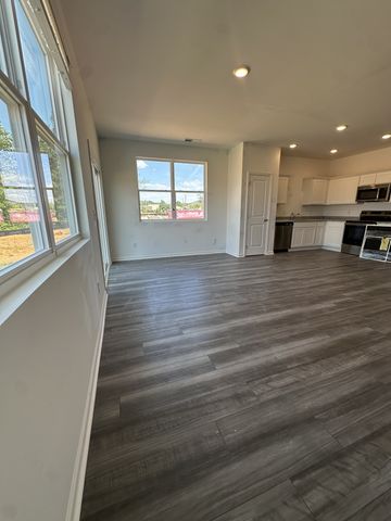220 Darlington Dr, Dickson, TN 37055