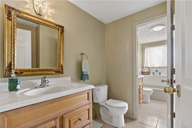 18 Pond Court C, North Providence, RI 02904