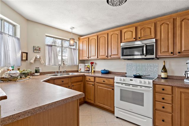 18 Pond Court C, North Providence, RI 02904