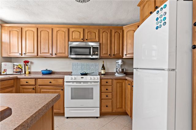 18 Pond Court C, North Providence, RI 02904