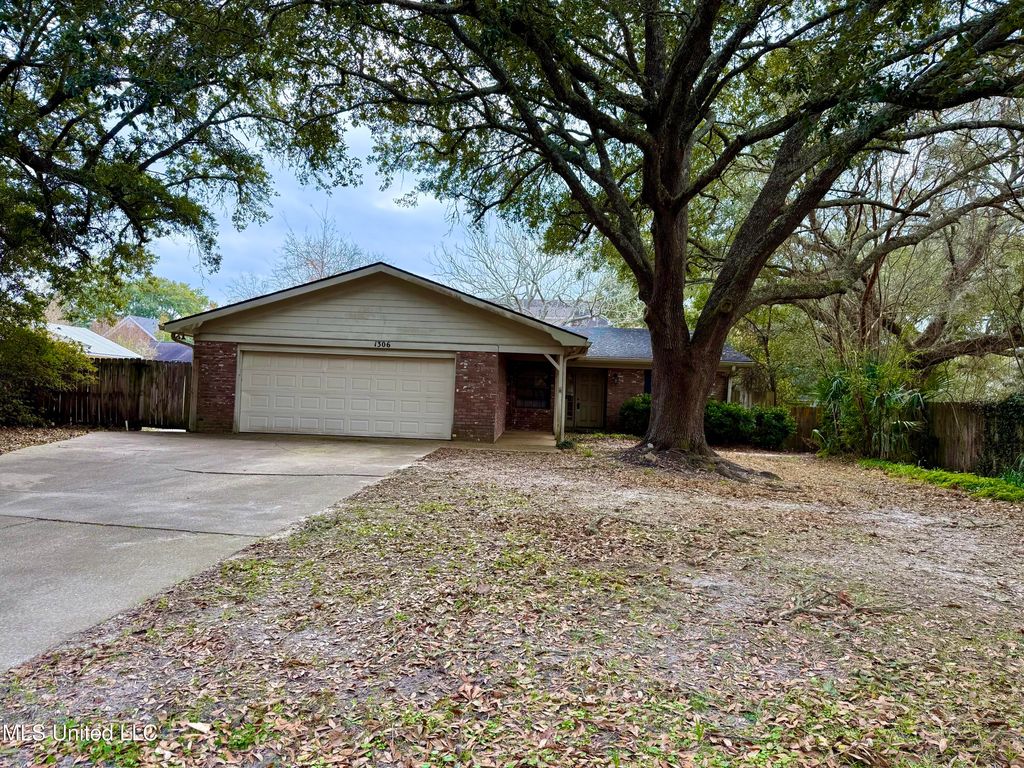 1306 Short Avenue, Pascagoula, MS 39567