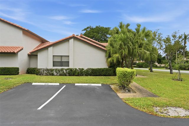609 Deer Creek Lake Point Lane, Deerfield Beach, FL 33442