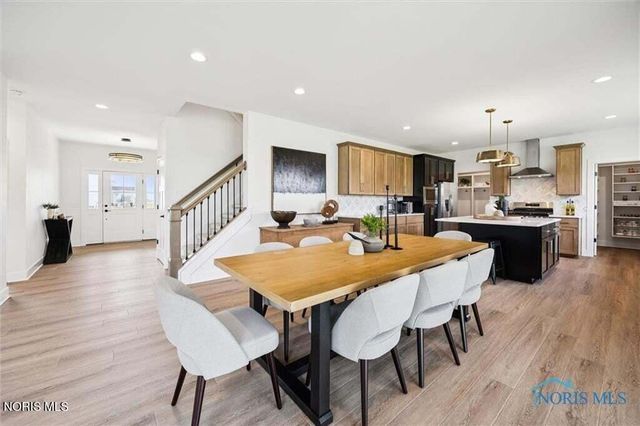 999 Stoneleigh Road, Perrysburg, OH 43551