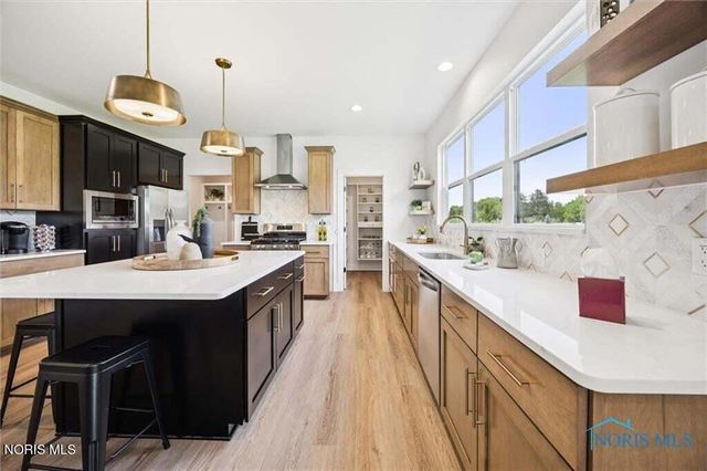 999 Stoneleigh Road, Perrysburg, OH 43551