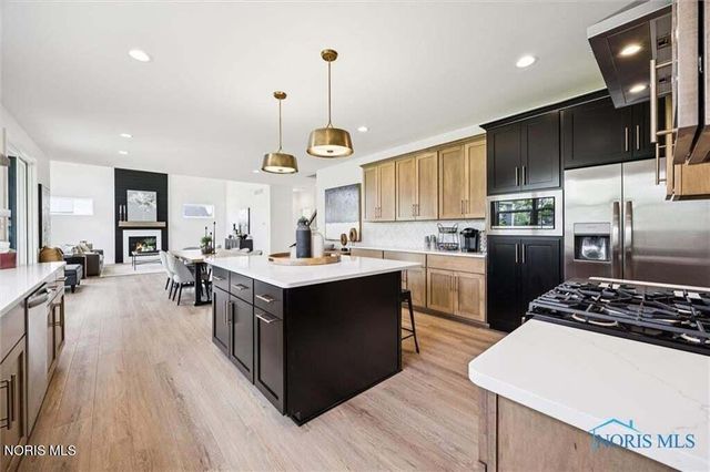 999 Stoneleigh Road, Perrysburg, OH 43551